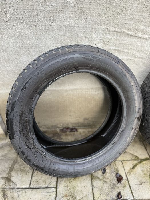 Vand doua anvelope iarna Toyo 225 / 55 / R18 stare buna