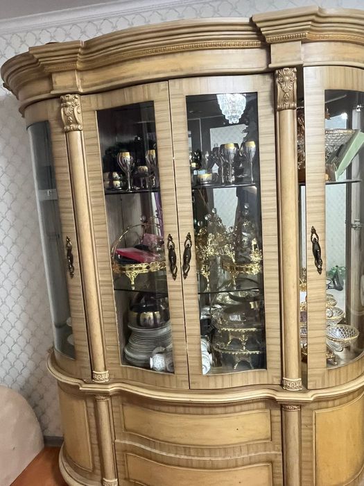 Шкаф и зеркало..