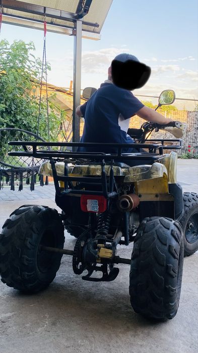 Квадроцикл в хорошем состаяние