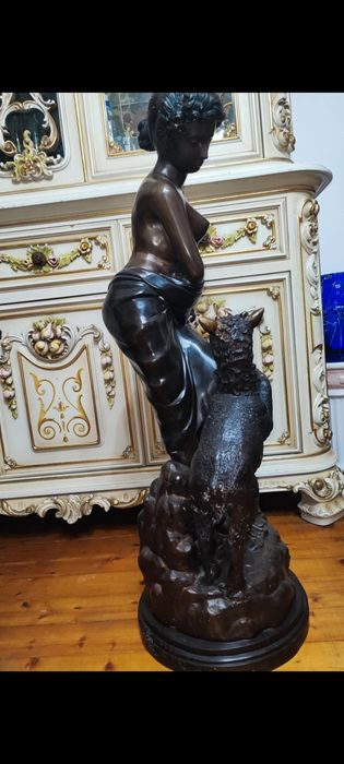 Бронзова статуя Франция