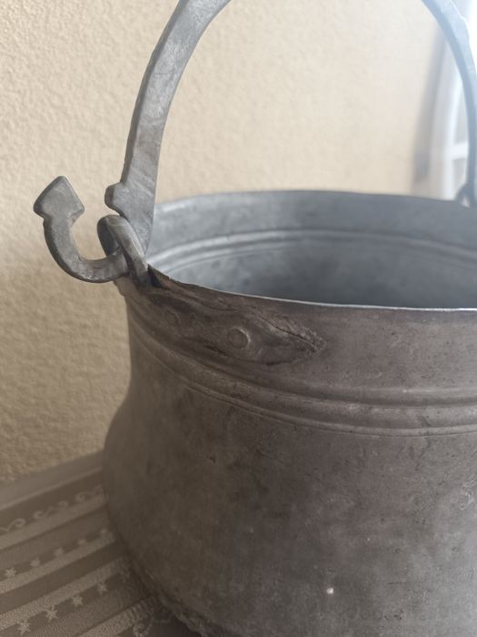 Продавам запазено менче