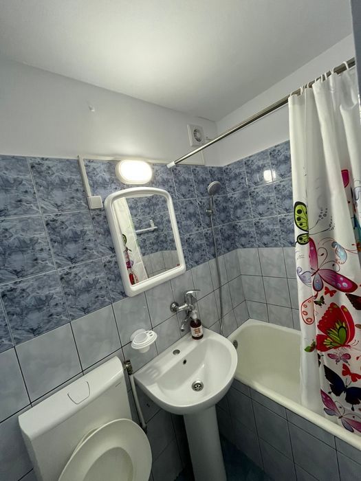 Închiriez apartament