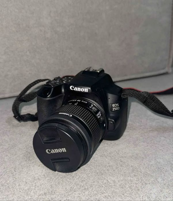 Фотокамера Canon EOS 250D