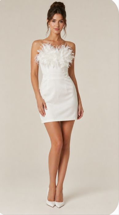 Чисто нова рокля Л с пера