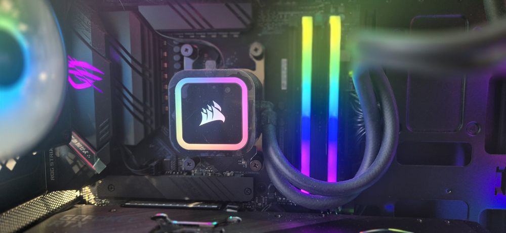 Продавам настолен компютър amd 5800x, suprim 3090