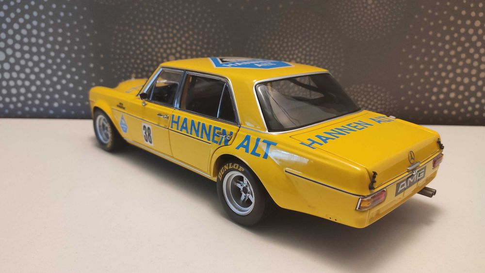 Macheta 1:18 Mercedes-Benz S-Klasse 300 SEL 6.8 AMG – 1/18 Minichamps