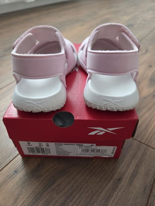 Sandalute Reebok marimea 25