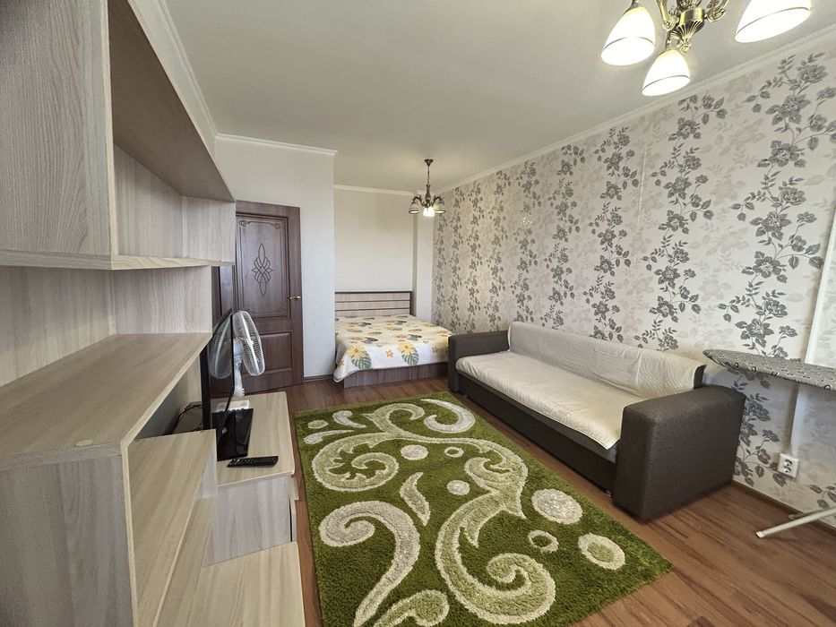 Посуточно на левом берегу, медцентры, Хан шатыр