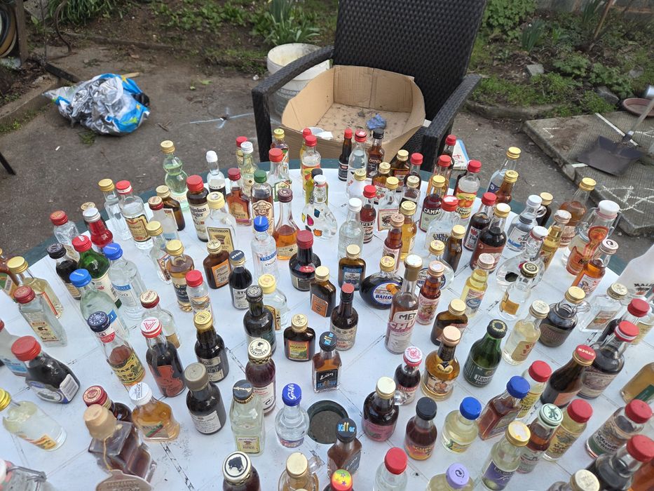 колекция от шишенца с алкохол