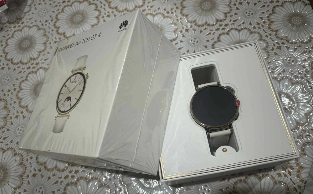 Чисто нов HUAWEI WATCH GT 4 WHITE White Leather Strap 41 MM.