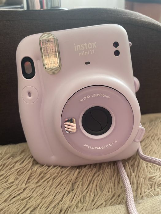 Продам фотоаппарат instax mini 11