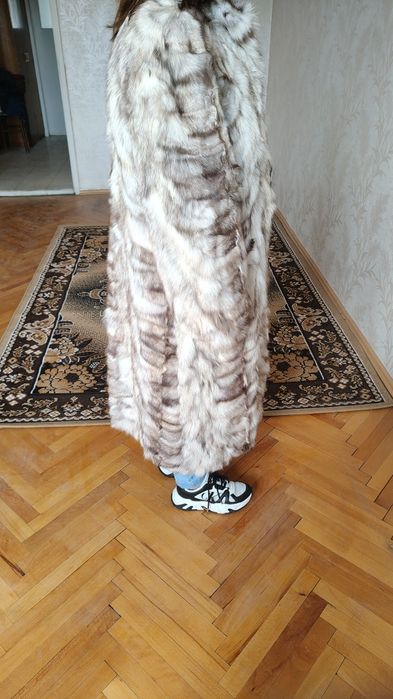 Дълго кожено палто