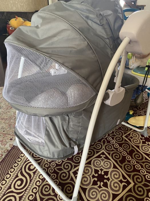 Продам электрическую качелю для малыша