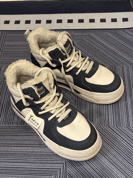 Продам зимнюю обувь ( ботинки)