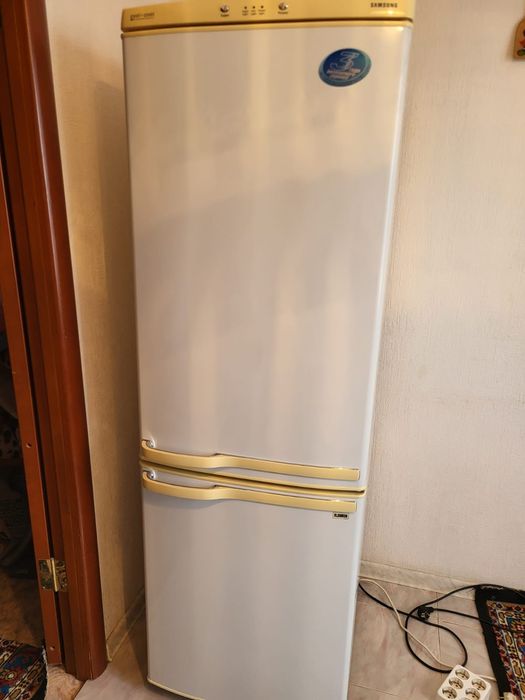 Продам холодильник самсунг производство корея в отличном состоянии