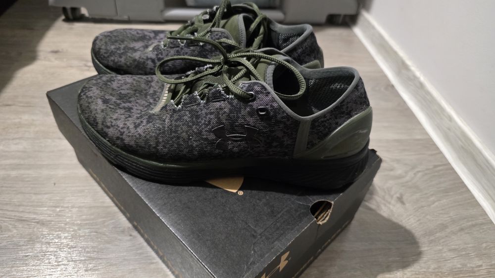 Adidasi Under Armour