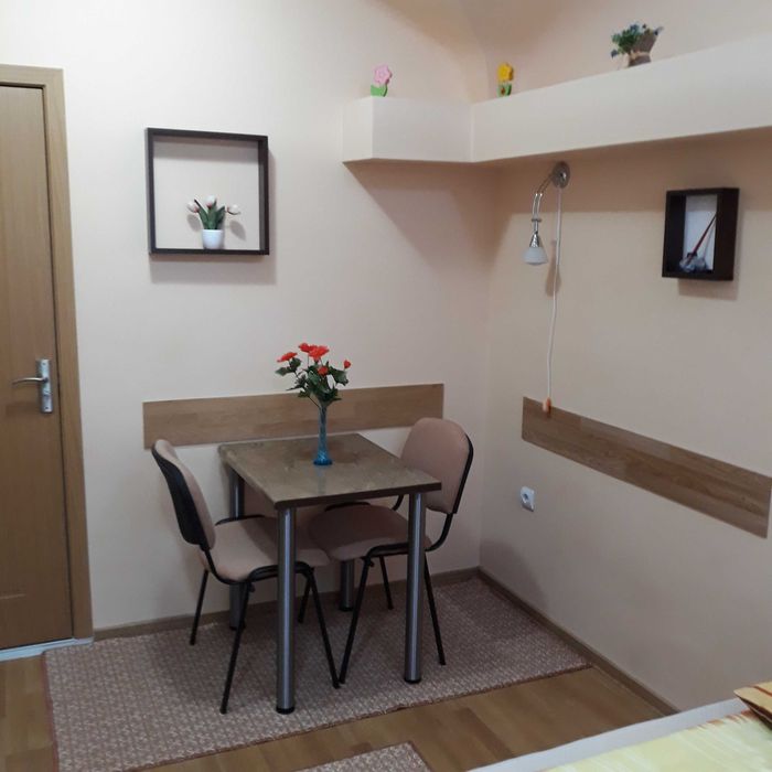 Vand garsoniera intr-un bloc inconjurat de camine studentesti