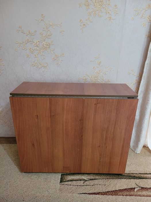 Продается стол книжка