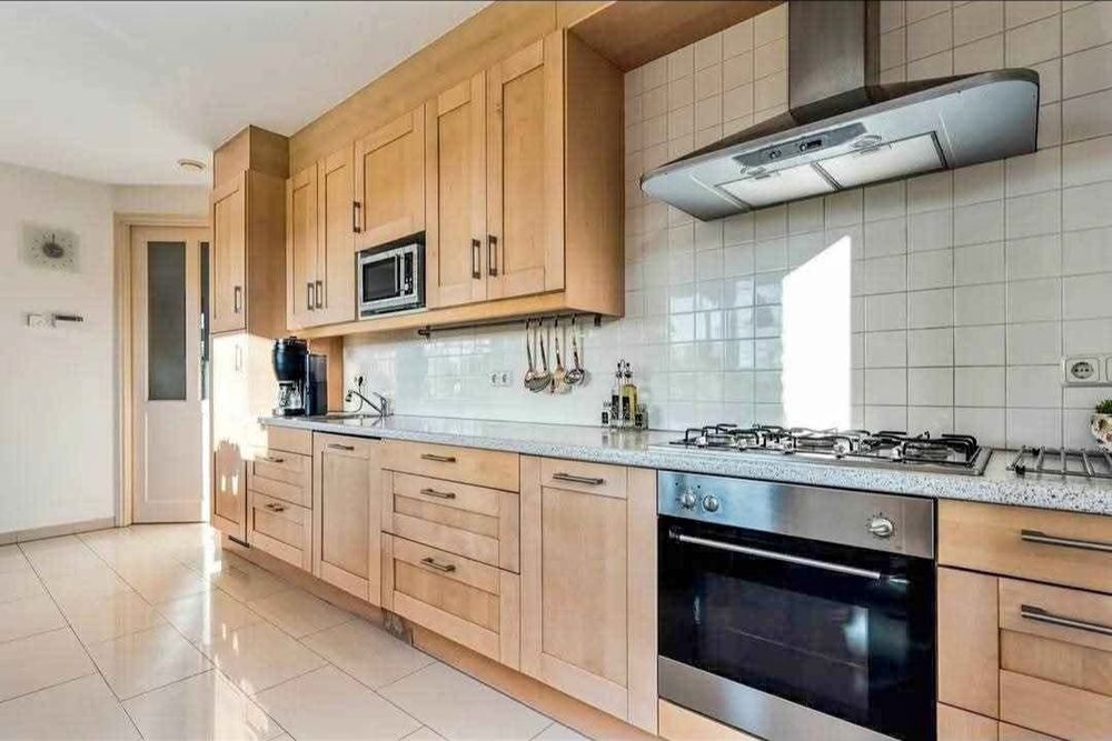 Кухня с вратички от масив