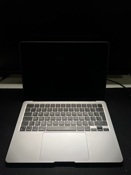 Vand Macbook Air M3 13” DEFECT
