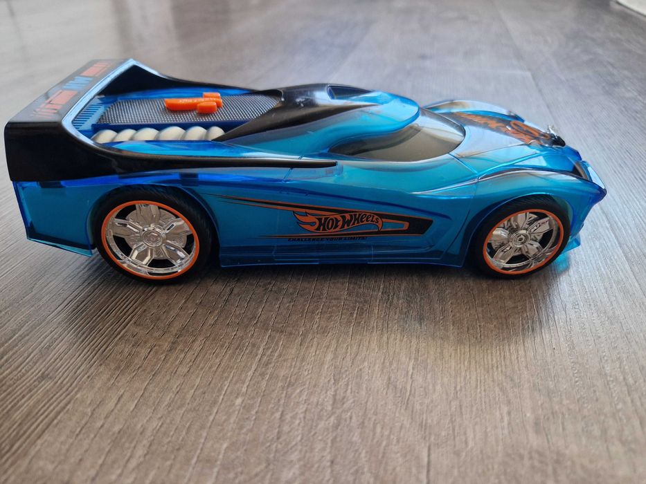 Hot Wheels кола на батерии