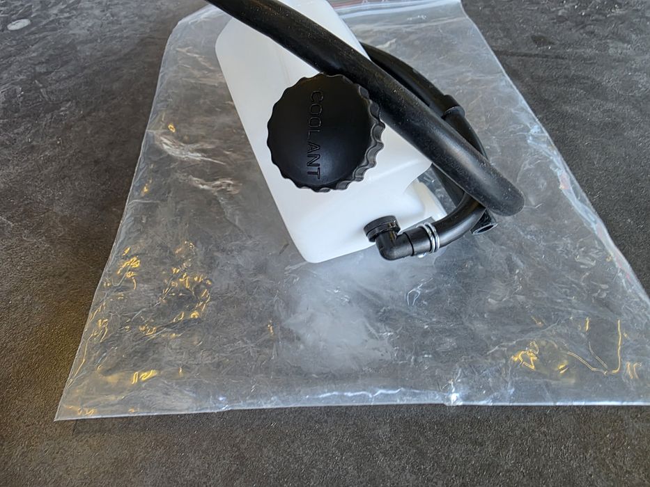 НОВО Казанче Резервоар за Антифриз за KTM 525 SX450 525XC ATV 505