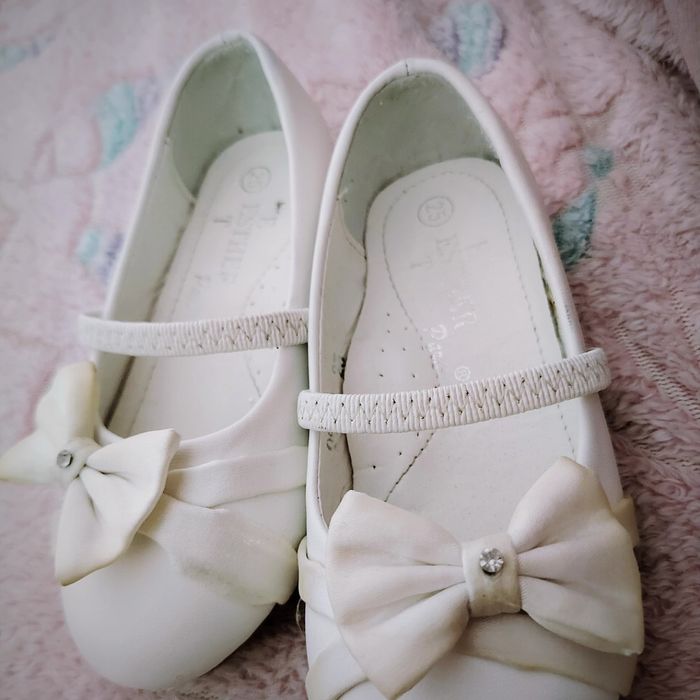 Продам детскую обувь