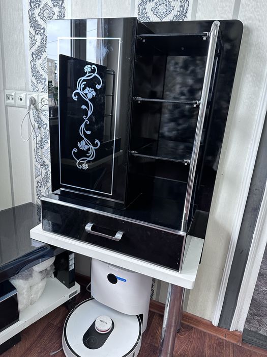 Срочго Продается тумба консоль под телевизор