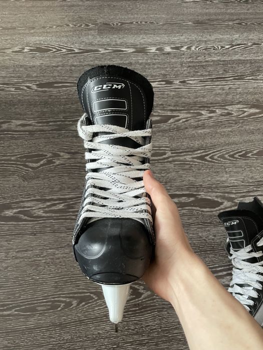 Хоккейные Коньки CCM 01