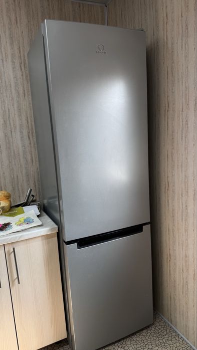 Холодильник Indesit