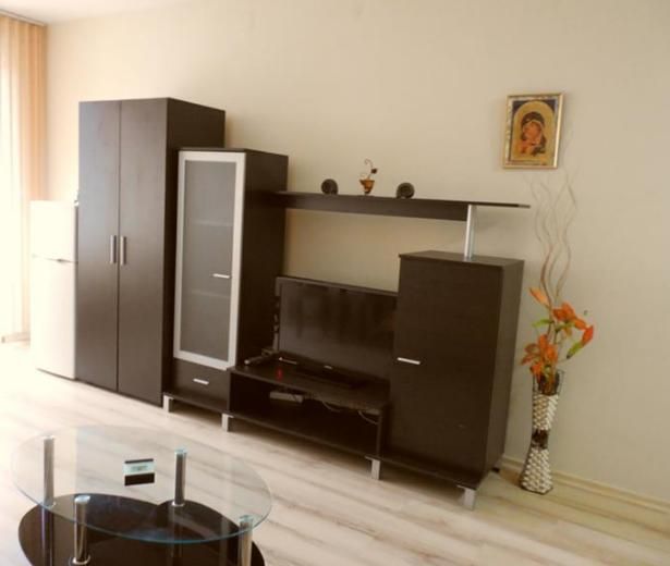 Дава се под наем Едностаен апартамент в Пловдив, Център - 45 кв.м за 250 € - Снимка #2