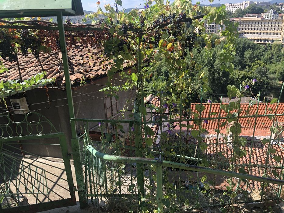 Къща с готов инвестиционен проект в старата част на гр. Велико Търново