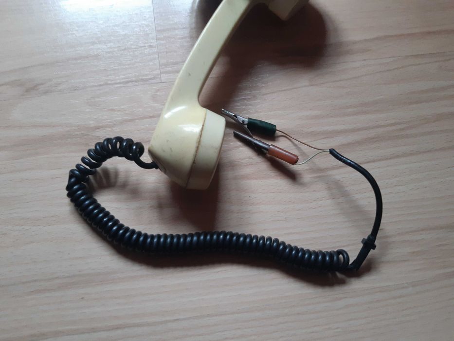 Телефон с шайба и крачета (тип крокодилчета) за захващане от АТЦ