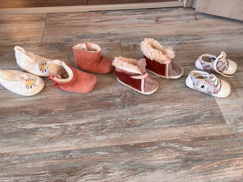 Бебешки пантофи + подарък