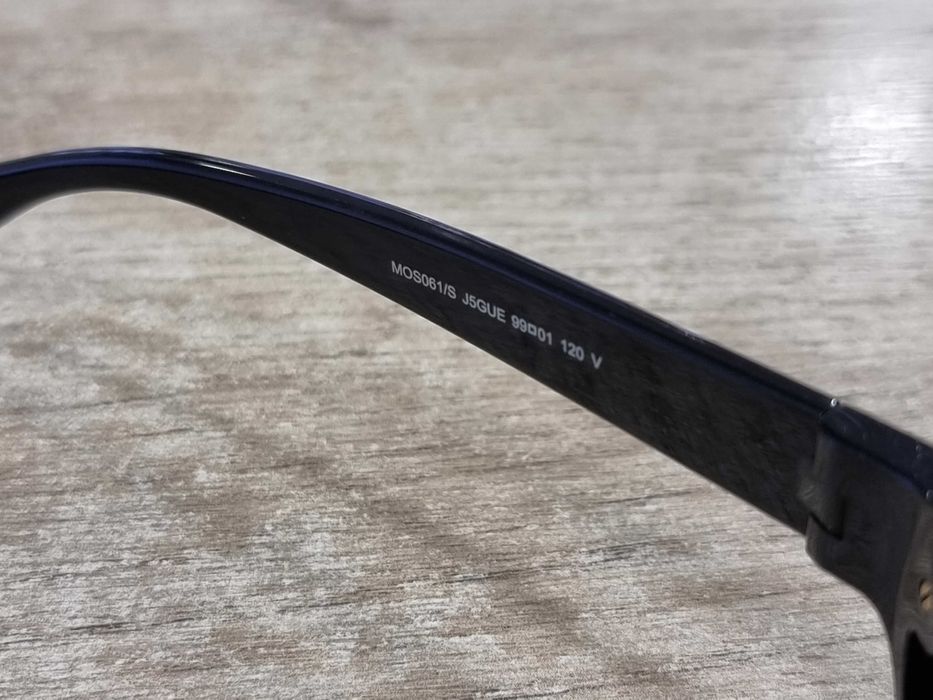 Слънчеви очила MOSCHINO