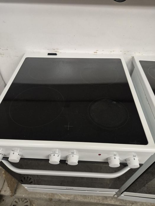 Свободностоящи фурни с керамични котлони гаранция 12 месеца