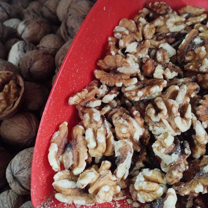 Nuca în coaja. Vând