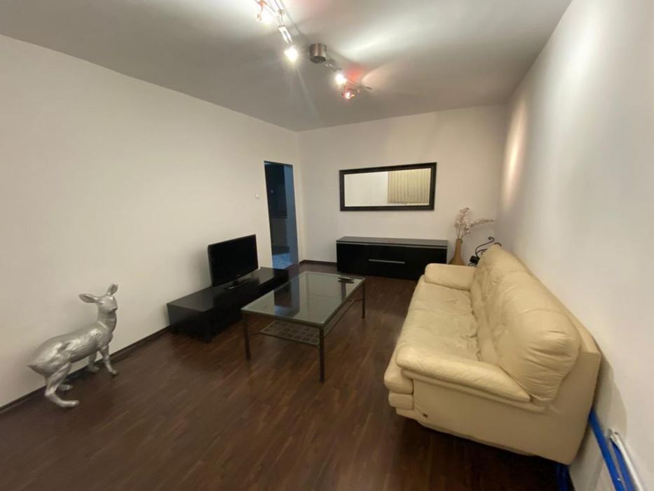 Ofer spre inchiriere Apartament cu 3 camere