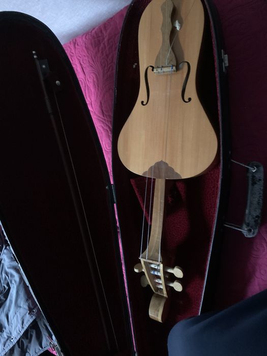 Қобыз сатылады.