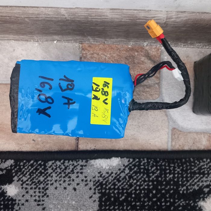 Fac la comanda acumulatori pentru navomodel li ion  celule LG 18650