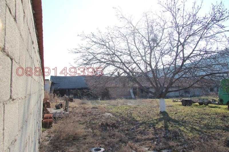 Стопански двор със застроена площ