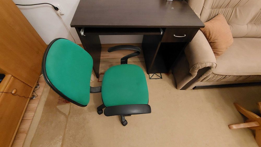 Бюро за компютър и стол