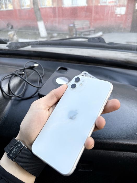 Айфон 11 , IPhone 11