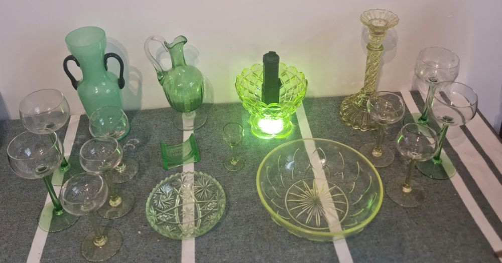 Colecție Uranium Glass – Sticlă cu uraniu fluorescentă UV – Raritate