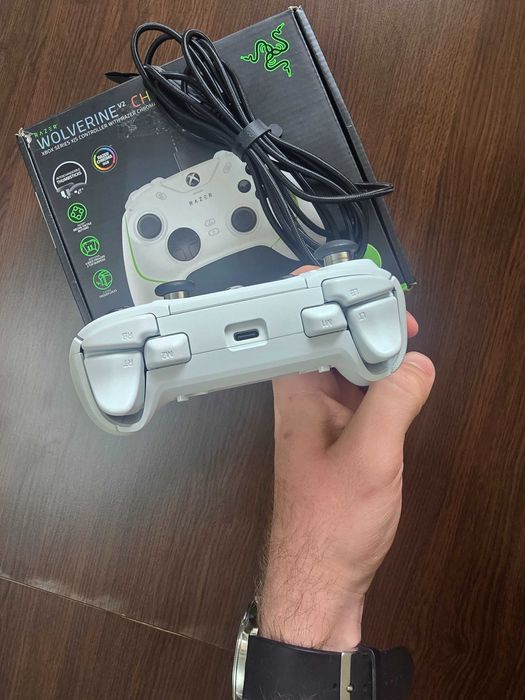 Razer Wolverine v2 chroma