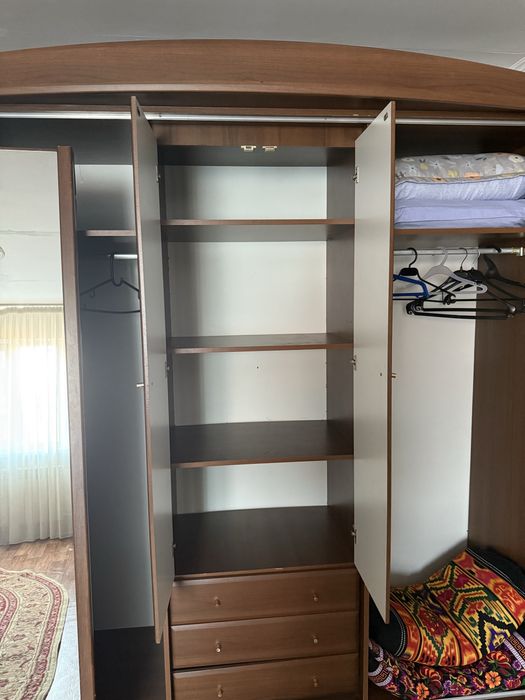 Продам шкаф плательный