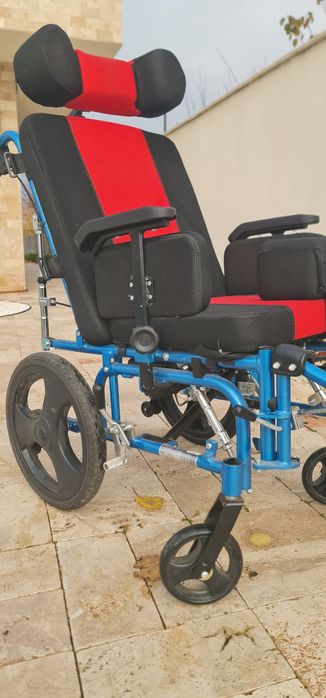 Scaun cu rotile Neurlogie cu sprijin picioare/maini si spatar reglabil