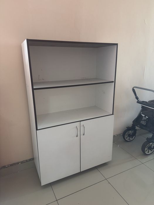 Шкаф сатылады 4 полкасы бар