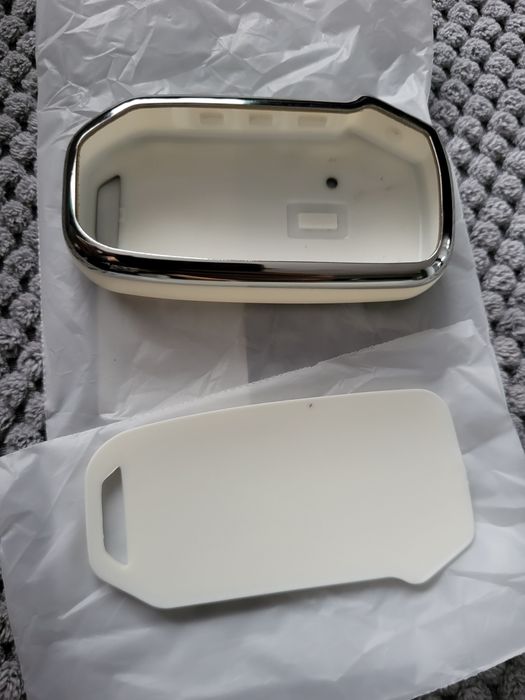 Husa alba cu contur auriu cheie key-less  Kia Niro, etc. NOUA!