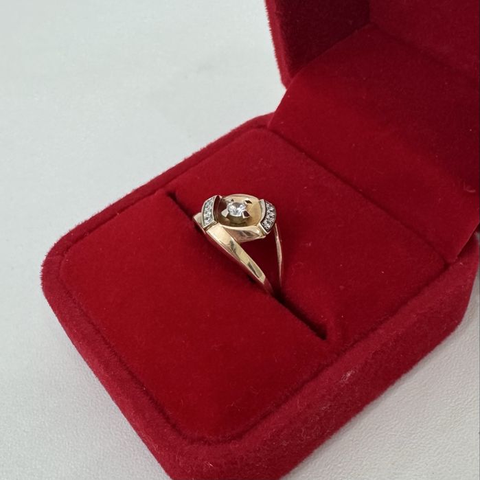 Продам золотое кольцо 585 пробы